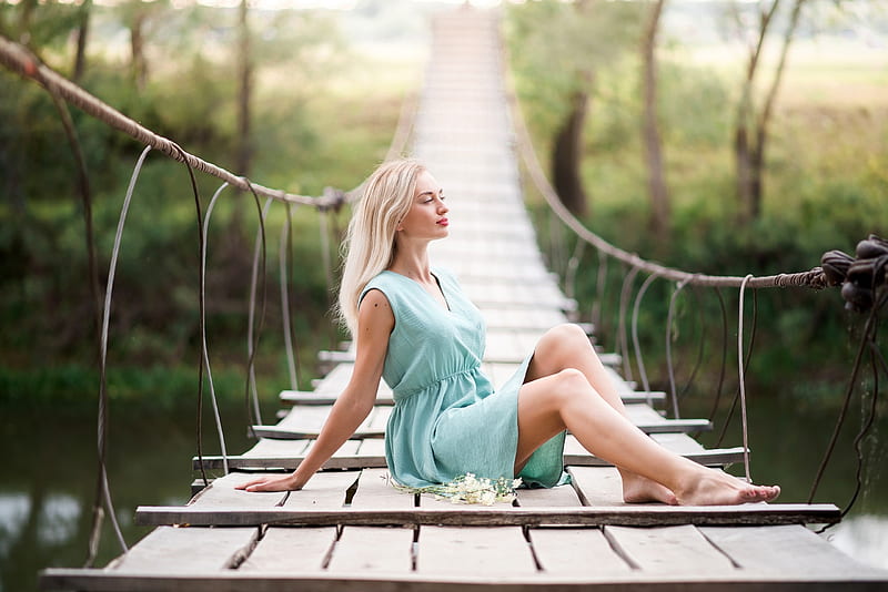 Girl on the wooden bridge, barefoot, blue dress, bridge, blonde, Girl, bonito, HD wallpaper