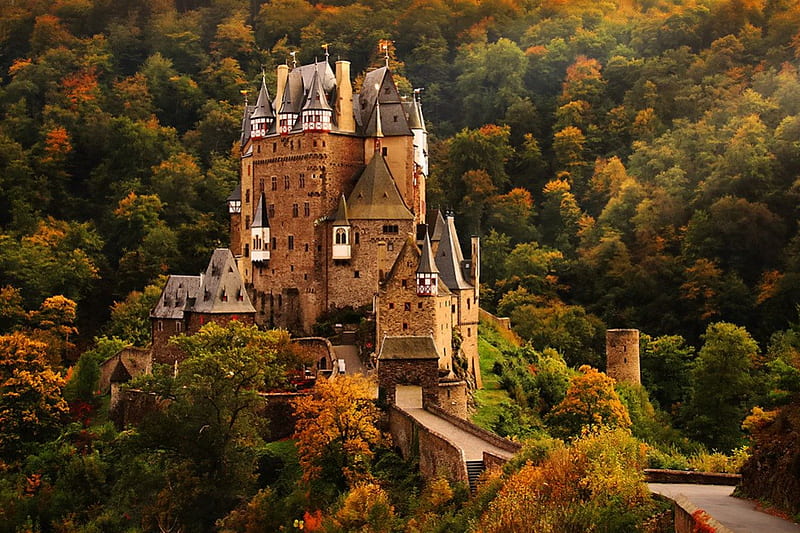 Mountain castle in autumn, fall, amazing, autumn, lovely, falling, bonito, trees, foliage, mountain, nice, slope, nature, castle, gorgeous, HD wallpaper