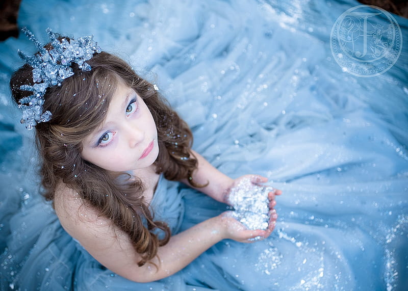 Little Elsa, little, winter, cute, girl, fairyography, snow queen, hand, copil, child, blue, HD wallpaper