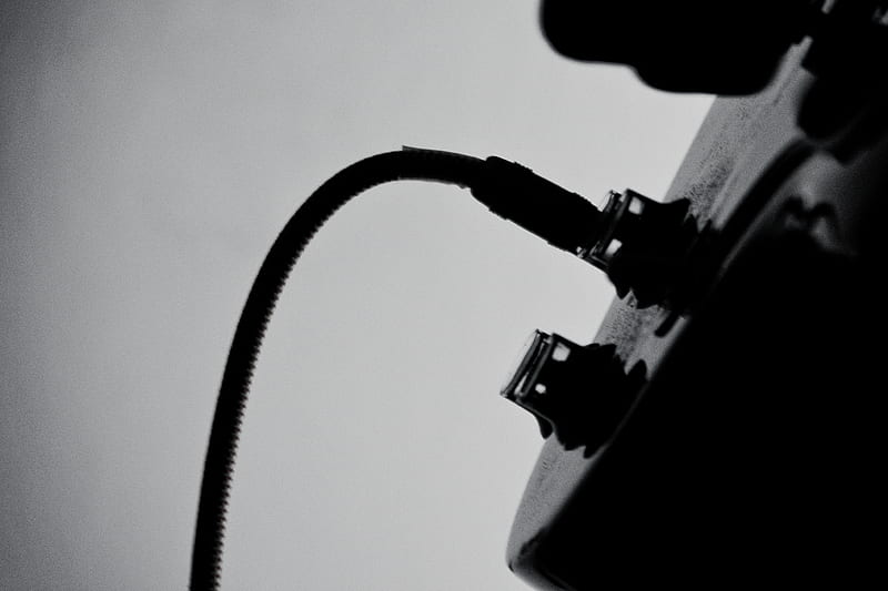 A black-and-white shot of a wire plugged in into a guitar, HD wallpaper