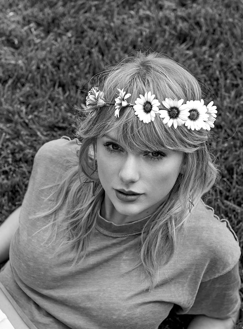 Taylor Swift, women, singer, blonde, long hair, flowers, grass, women outdoors, monochrome, HD phone wallpaper