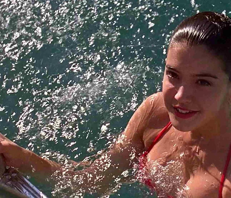 Phoebe Cates - Natural Beauty Poster, red, movie, model, phoebe cates, swimming pool, smile, bikini, actress, scene, HD wallpaper