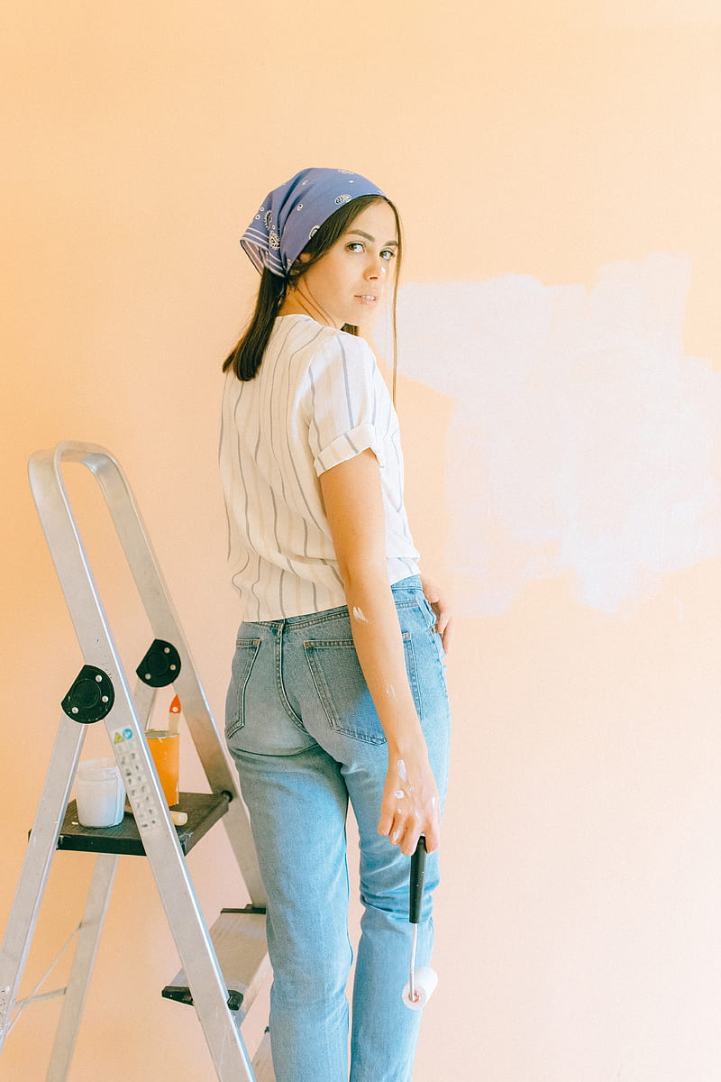 Woman in White T-shirt and Blue Denim Jeans Sitting on White Chair, HD phone wallpaper