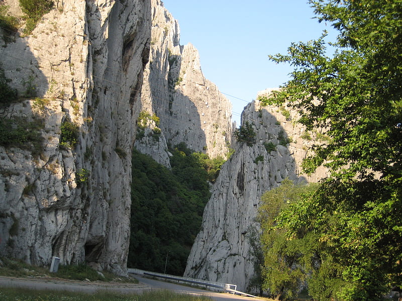 vratza's balkan, rocks, sun, shine, sky, mountain, tree, graphy, green, nature, road, street, light, bulgaria, HD wallpaper