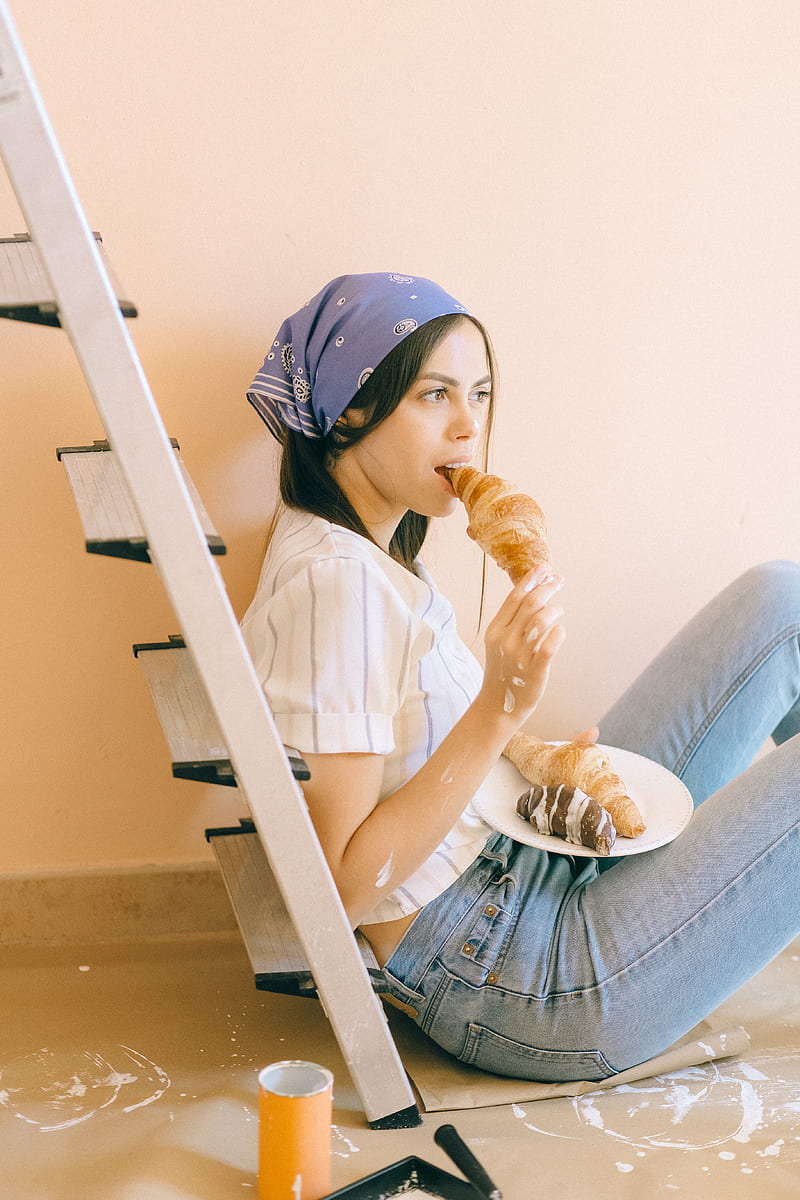 Woman in White Shirt and Blue Denim Jeans Eating Ice Cream, HD phone wallpaper