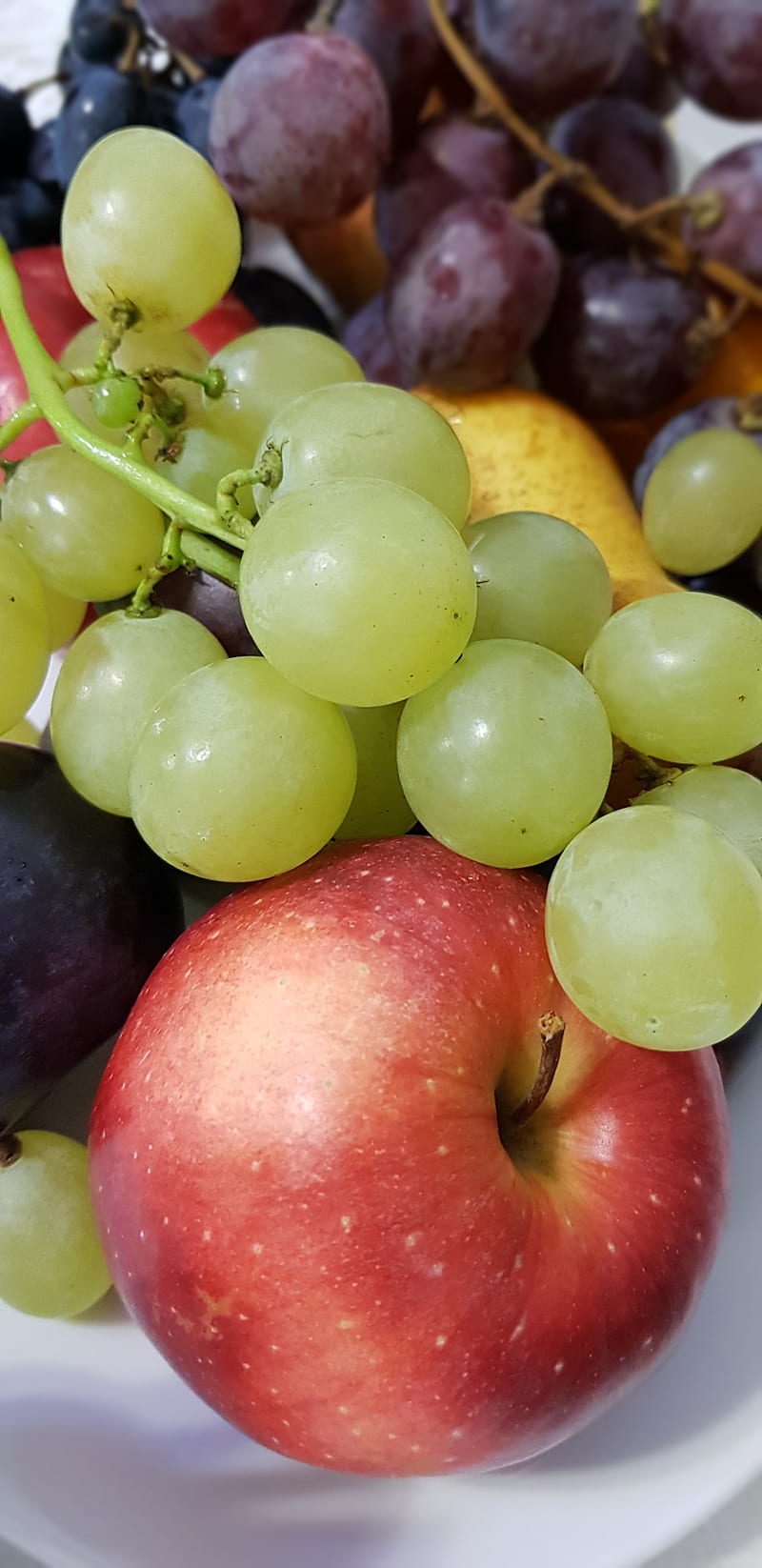 Fruits, fruit, food, foods, new, grape, apple, red, green, HD phone wallpaper