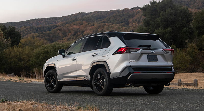 2019 Toyota RAV4 Hybrid XSE (Color: Silver Sky Metallic) - Rear Three-Quarter , car, HD wallpaper