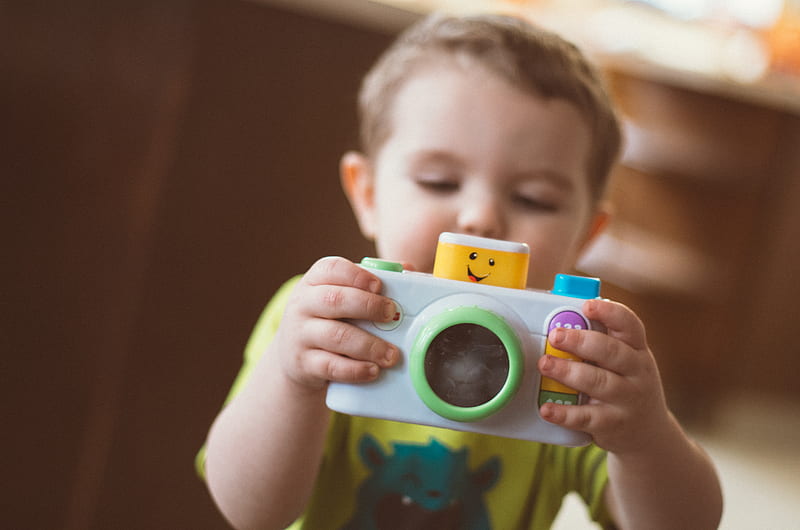 toddler holding white camera toy, HD wallpaper