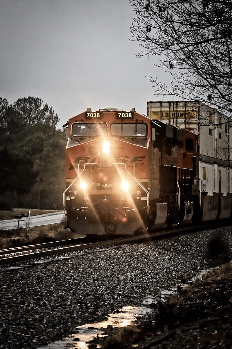 BNSF Railroad 7038, locomotive, man, santa fe, track, train, trains, truck, trucks, whistle, HD phone wallpaper