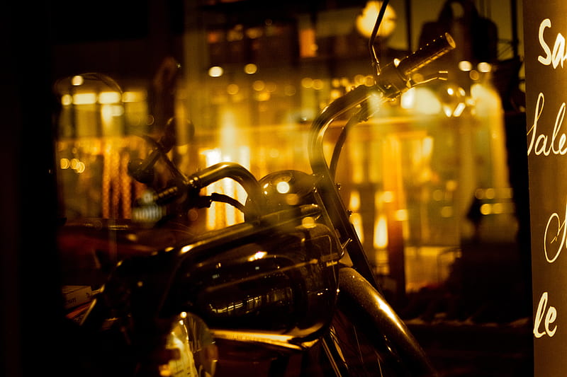 The Golden Bike, gold, motorcycle, motobike, bokeh, reflection, moody, pure, metal, HD wallpaper