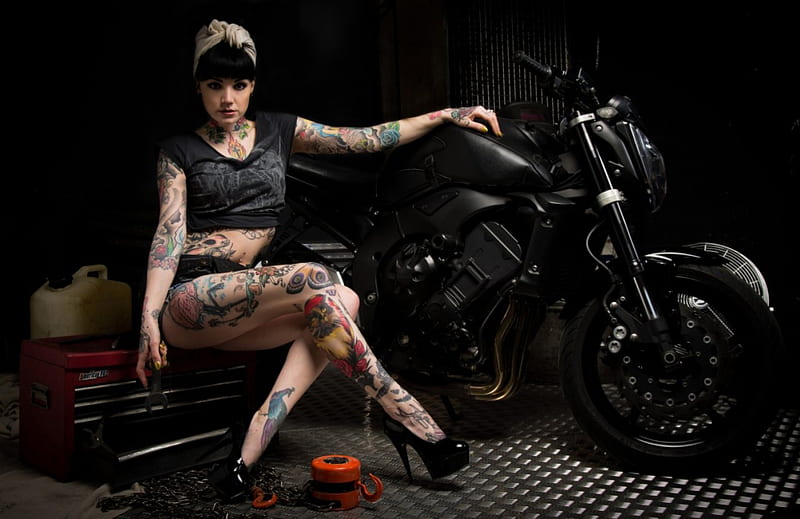Bike Mechanic, tattoos, bike, tools, woman, HD wallpaper