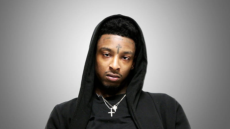 21 Savage In Ash Background Wearing Black Head Covered T-Shirt And Silver Chains On Neck 21 Savage, HD wallpaper