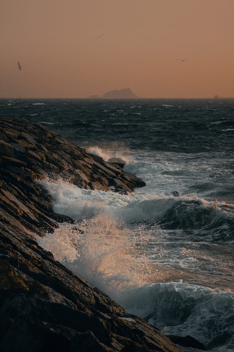 ocean waves crashing on rocky shore during daytime, HD phone wallpaper