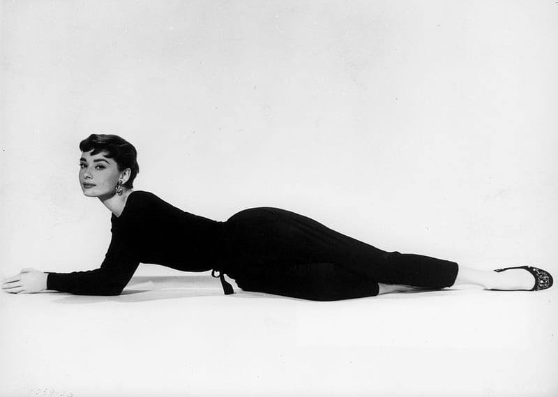 The Beautiful Audrey Hepburn, audrey hepburn, hollywood icon, classic audrey hepburn, HD wallpaper