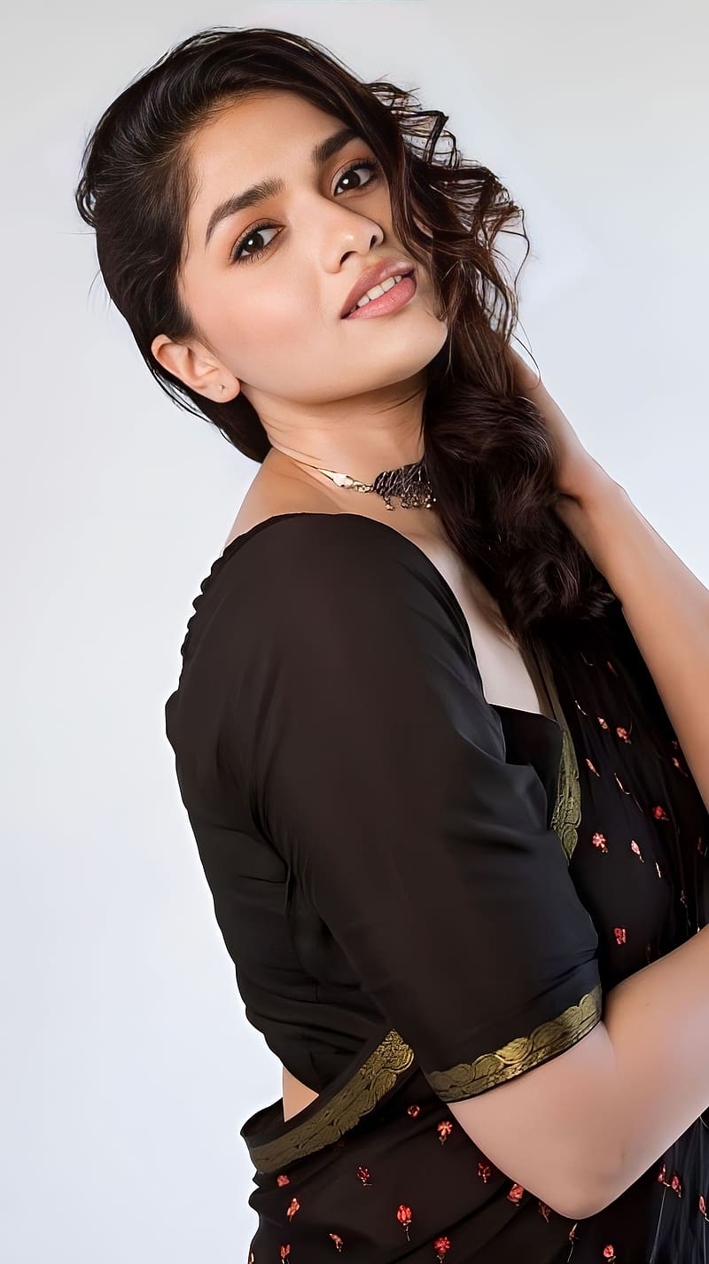 Sunaina, tamil actress, saree beauty, HD phone wallpaper