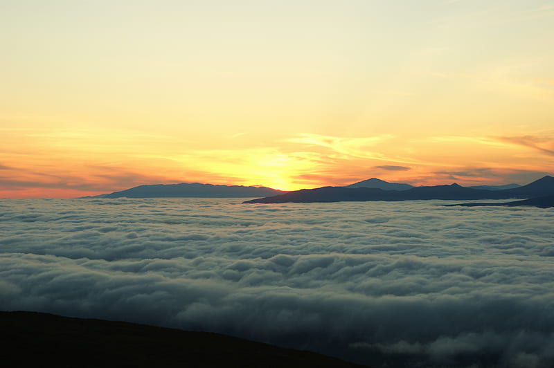 Above A Sea Of Clouds, HD wallpaper