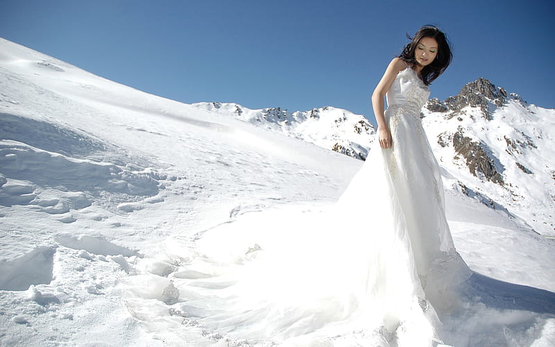 Foto_bridal_Sexy, female, hot model, sexy, cold, foto, nice, girl, breaty, snow, white dress, white, bridal, HD wallpaper