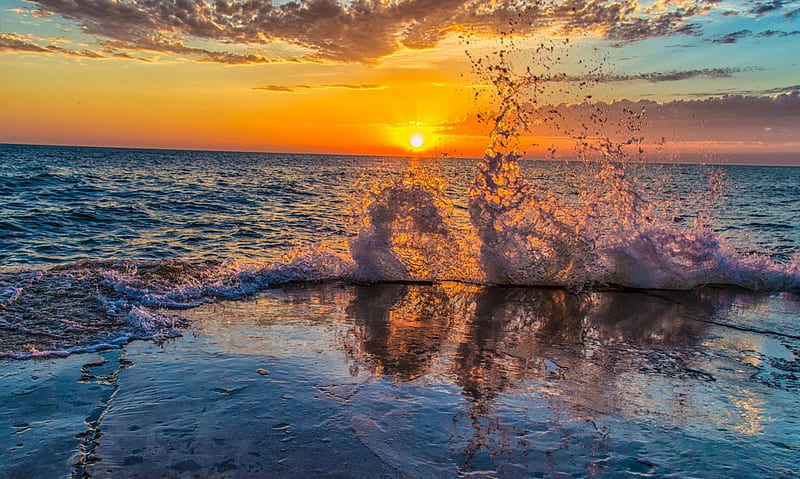 Beautiful Beach Sunset, splash, oceans, beaches, sunsets, nature, waves, HD wallpaper