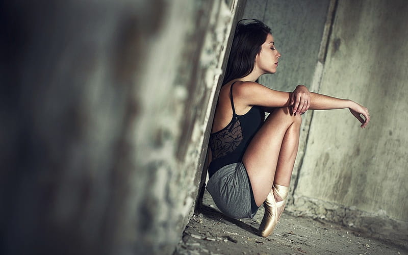 girl, sitting, ballerina, pointe shoes, HD wallpaper