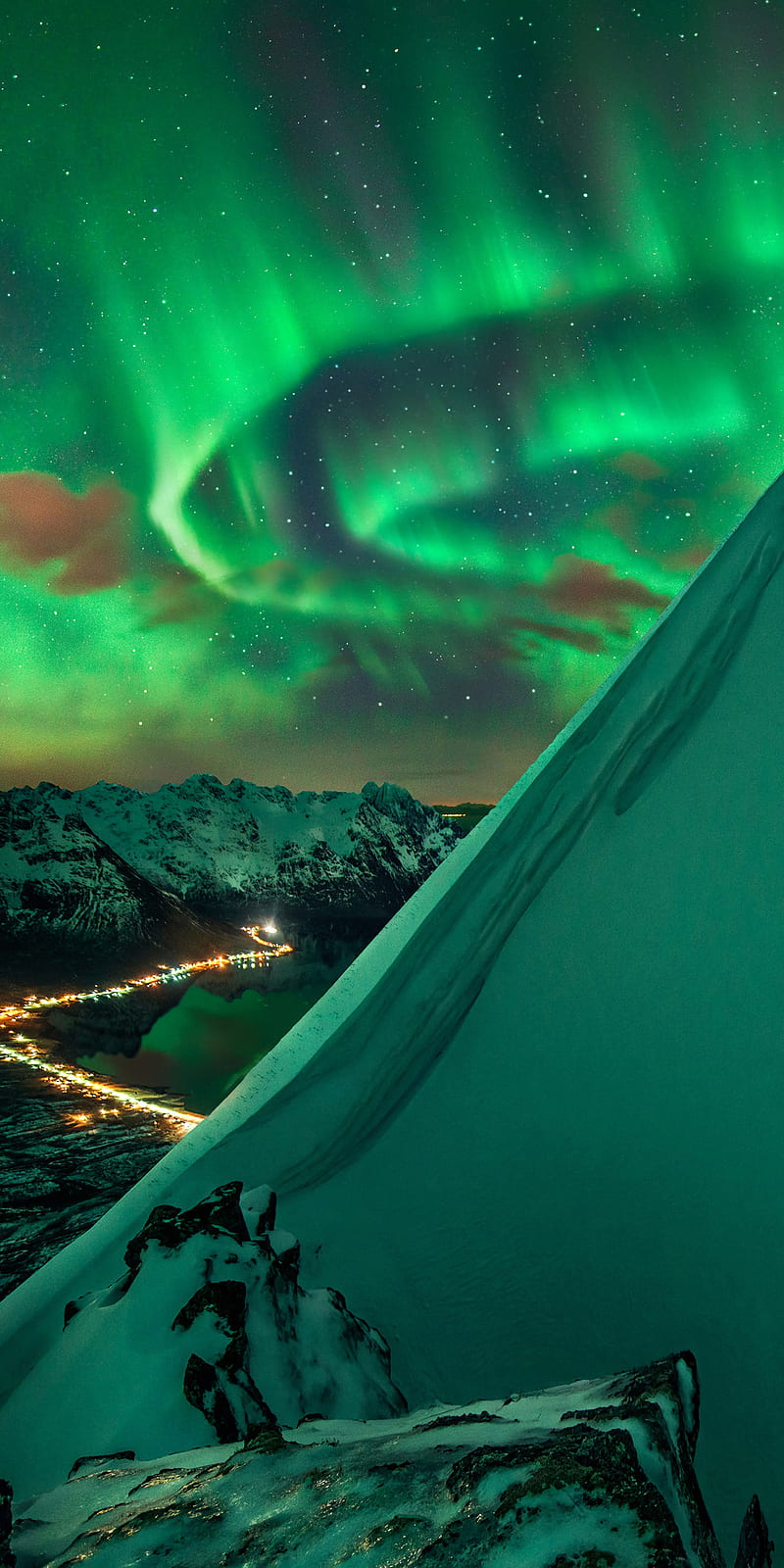Green Sky, green, lights, mountain, night, sky, star, HD phone wallpaper
