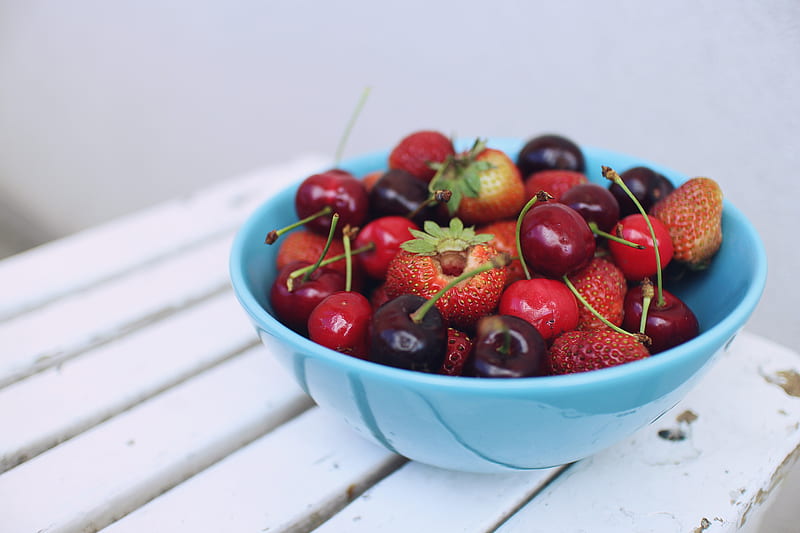 focus graphy of strawberries and cherries on blue bowl, HD wallpaper