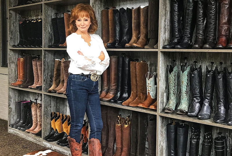 Boot Shopping . ., boots, cowgirl, women, brunettes, country music, Reba, western, style, HD wallpaper