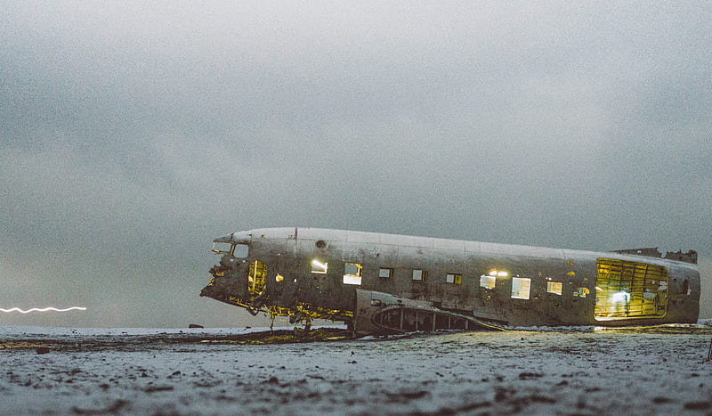 abandoned plane under white sky, HD wallpaper