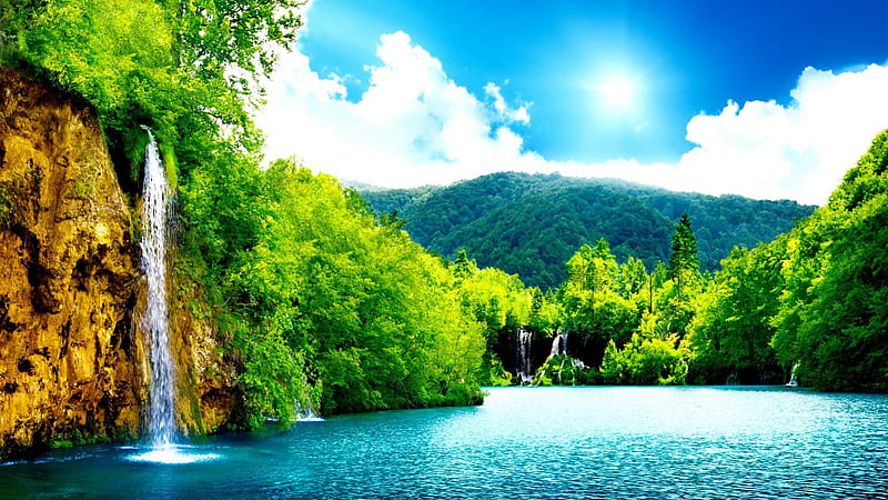 Hãy đến chiêm ngưỡng vẻ đẹp hoang sơ và tuyệt vời của thác nước. Dòng nước xanh ngắt đảo lộn xuống vực sâu, tạo nên những bọt nước trắng xóa và tiếng róc rách đầy cảm xúc. Hình ảnh sẽ khiến bạn đắm chìm hoàn toàn trong không gian thiên nhiên.