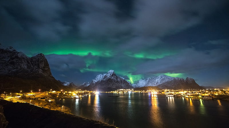 northern lights over a bayside village at night, northern lights, mountains, village, bay, night, HD wallpaper