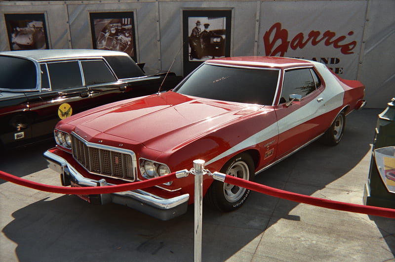 STARSKY&HUTCH GRAN TORINO, red and white, grand torino, outside, autos, moviecar, hot rods, carros, show, hot rod, hotrod, ford, car, auto, classic, fast, HD wallpaper