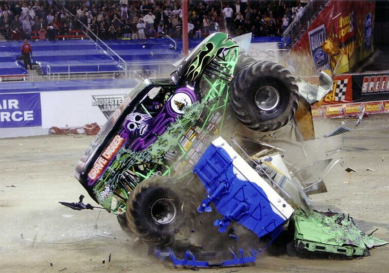 Grave Digger in action, carros, fun, truck, people, HD wallpaper