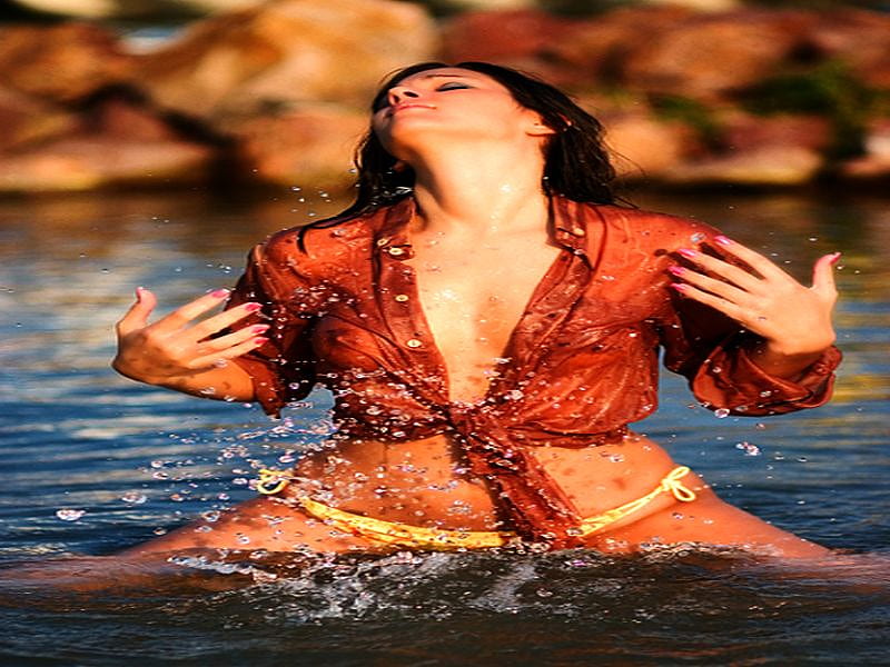 Sexy mujer mojada, camisa, hembra, agua, mojado, marrón, lago, Fondo de  pantalla HD | Peakpx