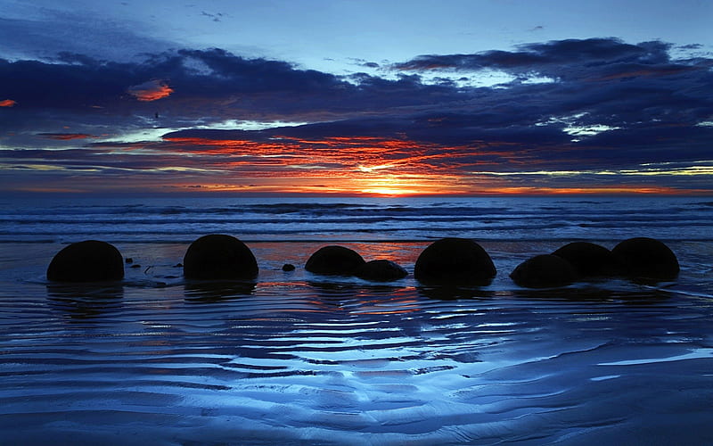 Glowing Beaches - Moeraki Boulders, New Zealand, Scenery, Sky, Ocean, Scenic, Travel, beach, World, Sunset, Nature, Sea, Beaches, Sun, New Zealand, Sunrise, HD wallpaper