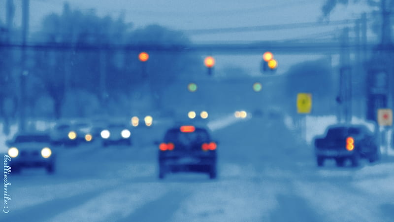 A Blurry Snowstorm, automobiles, traffic, automobile, abstract, traffic lights, blue, blurry, carros, traffic 1ight, co1d, HD wallpaper