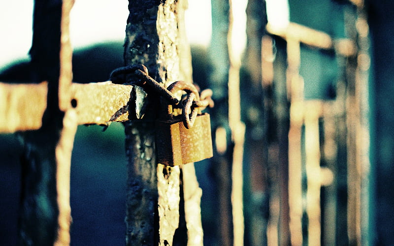 Locked gates - Lomo style - Lomo with the film, HD wallpaper