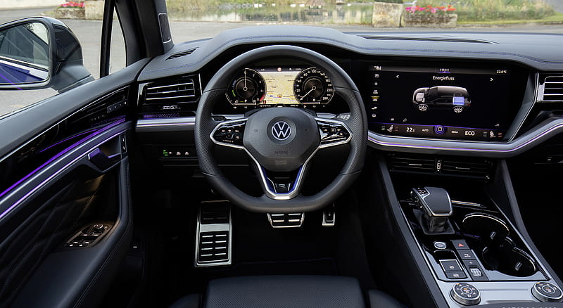 2021 Volkswagen Touareg R Plug-In Hybrid - Interior, Cockpit , car, HD wallpaper