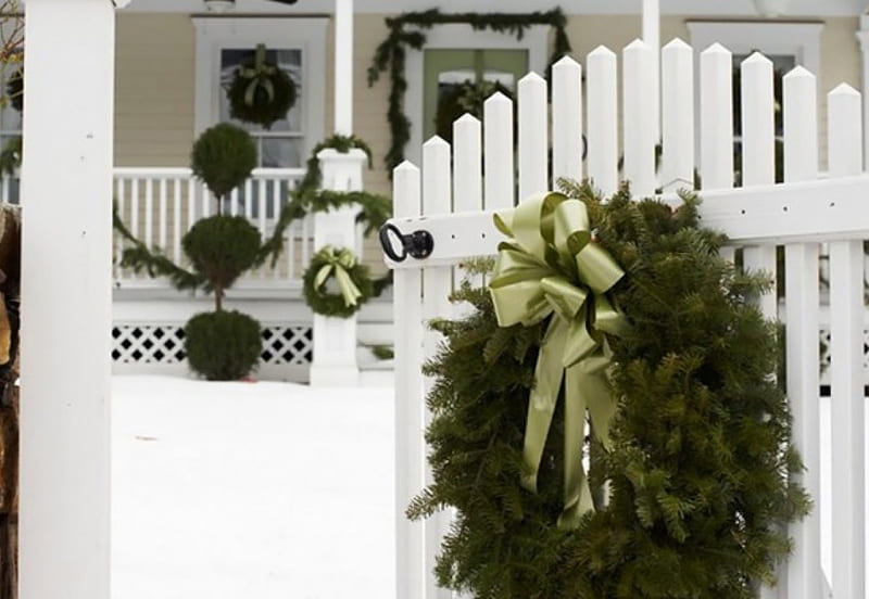 Welcome for Christmas, christmas wreath, holidays, house, christmas, time, door, winter, entrance, special days, snow, wooden fence, HD wallpaper