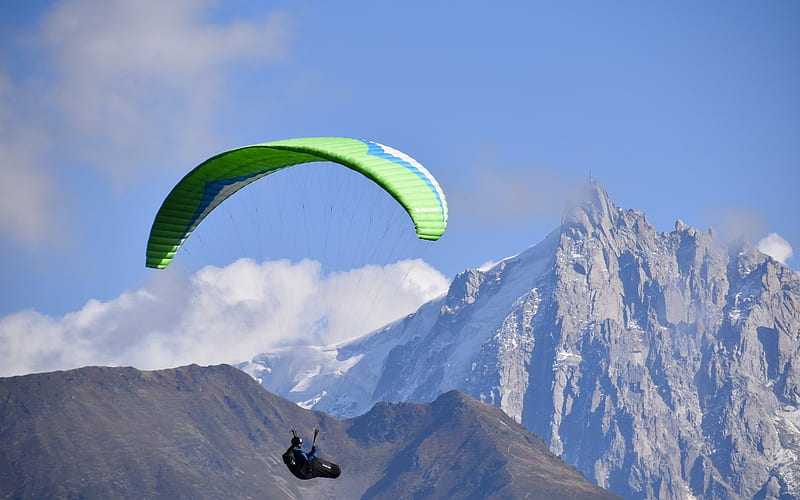 Paragliding in Mountains, clouds, sky, mountains, paraglide, HD wallpaper
