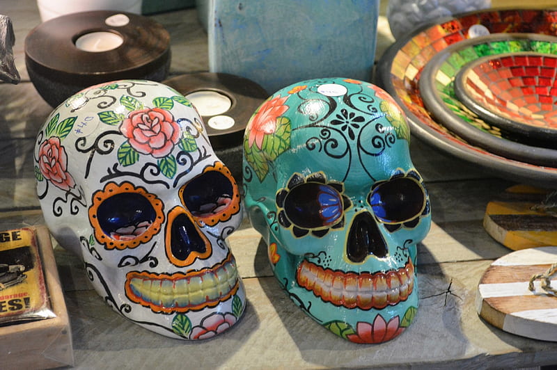 Skulls brightly painted Eat Street Brisbane, creepy, cool, colourful, decoration, skull, folkloric, decor, HD wallpaper