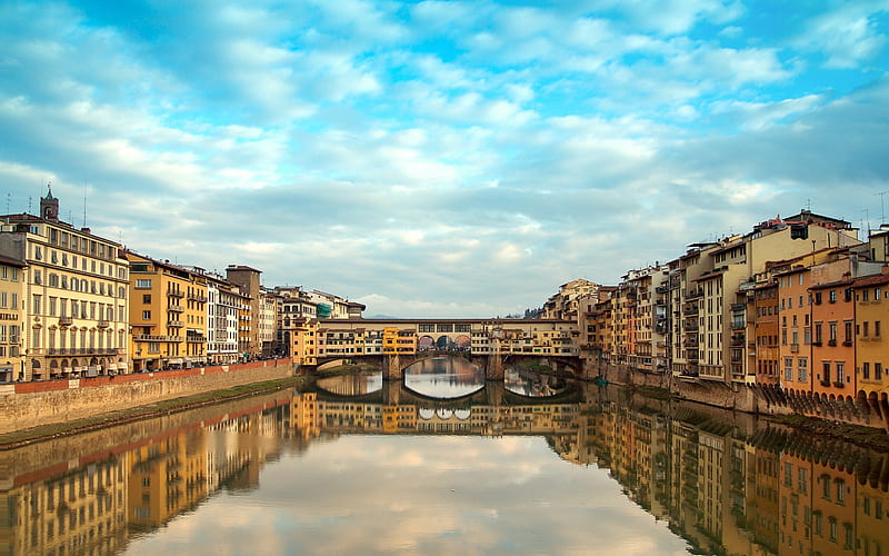 Ponte Vecchio, Florence, Italy, architecture, house, bonito, old, clouds, italia, city, structure, splendor, bridge, beauty, river, reflection, italy, lovely, view, houses, buildings, ponte vecchio, sky, building, water, florence, peaceful, nature, blue sky, HD wallpaper