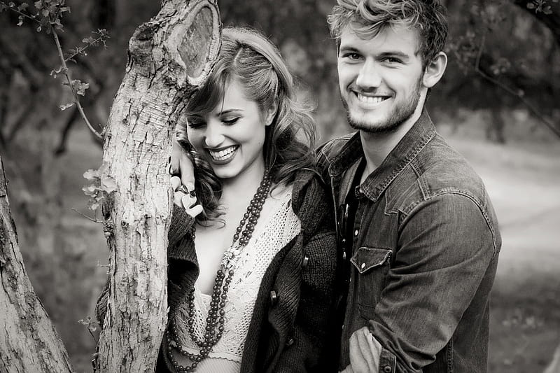 Dianna Agron / Alex Pettyfer, alex pettyfer, celebrity, british, music, black and white, bonito, trees, singer, dianna agron, entertainment, people, handsome, nature, actresses, actors, HD wallpaper