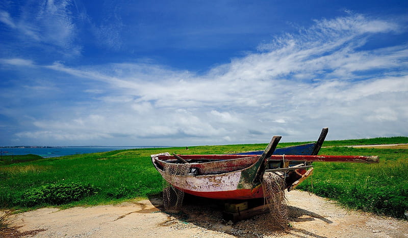 Abandoned Boat, sand, boat, green, grass, clouds, sky, sea, landscape, HD wallpaper