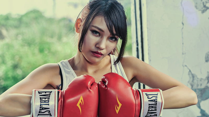 Blue Eyes Boxing Brunette Girl With Red Gloves In Blur Background Boxing, HD wallpaper