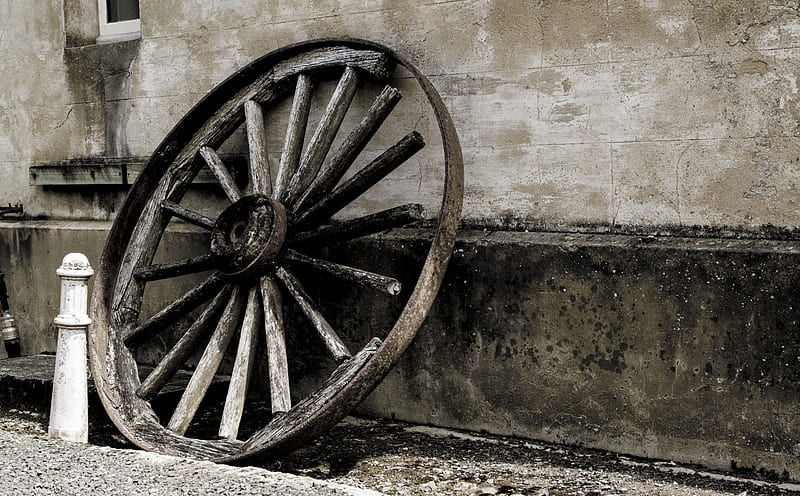 Wagon Wheel Ultra, Vintage, nature, wagon, wheel, old timey, black and white, rustic, HD wallpaper