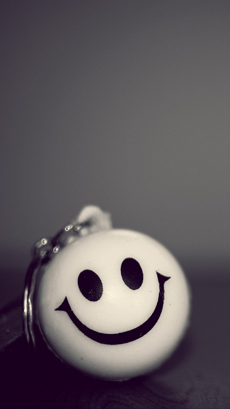 Happy keychain , smile, black&white, HD phone wallpaper