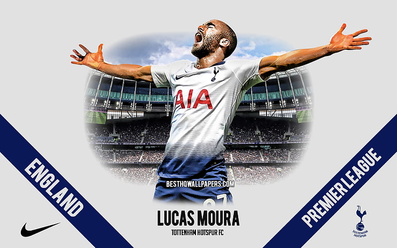 Download Lucas Moura Crouching On The Field Wallpaper