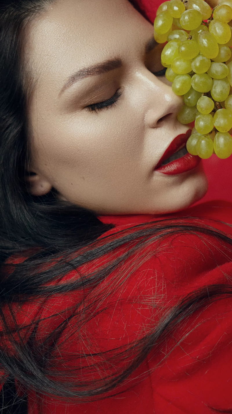 I love Green grapes, bonito, beauty, food, fruit, girl, gorgeous, green grapes, red, red lips, HD phone wallpaper