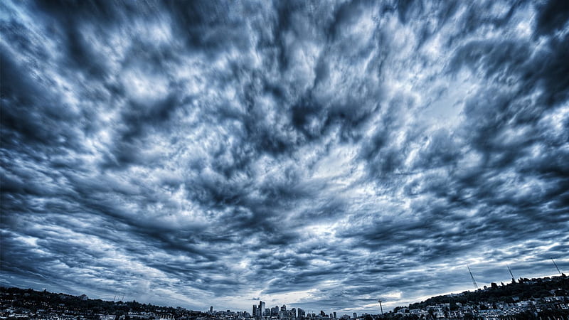 marvelous cloudy sky over city scape, gris, city, sky, clouds, HD wallpaper
