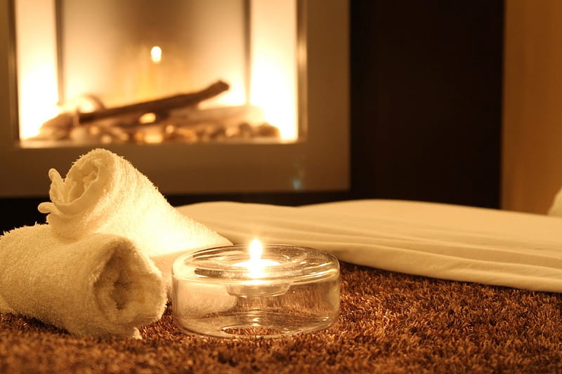 So comfortable..., candle, burning, towels, fireplace, entertainment, spa, peaceful, fashion, white, relaxing, light, HD wallpaper