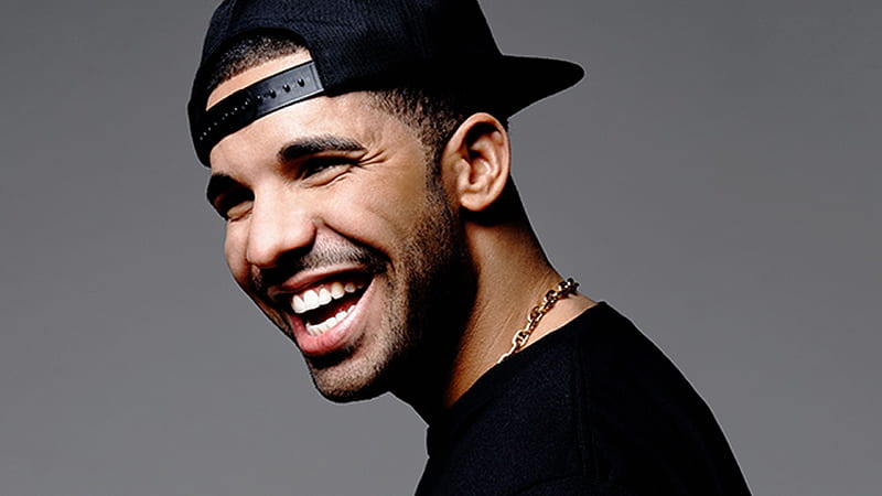 Smiley Drake Is Wearing Black Dress And Cap And Gold Chain On Neck Drake, HD wallpaper